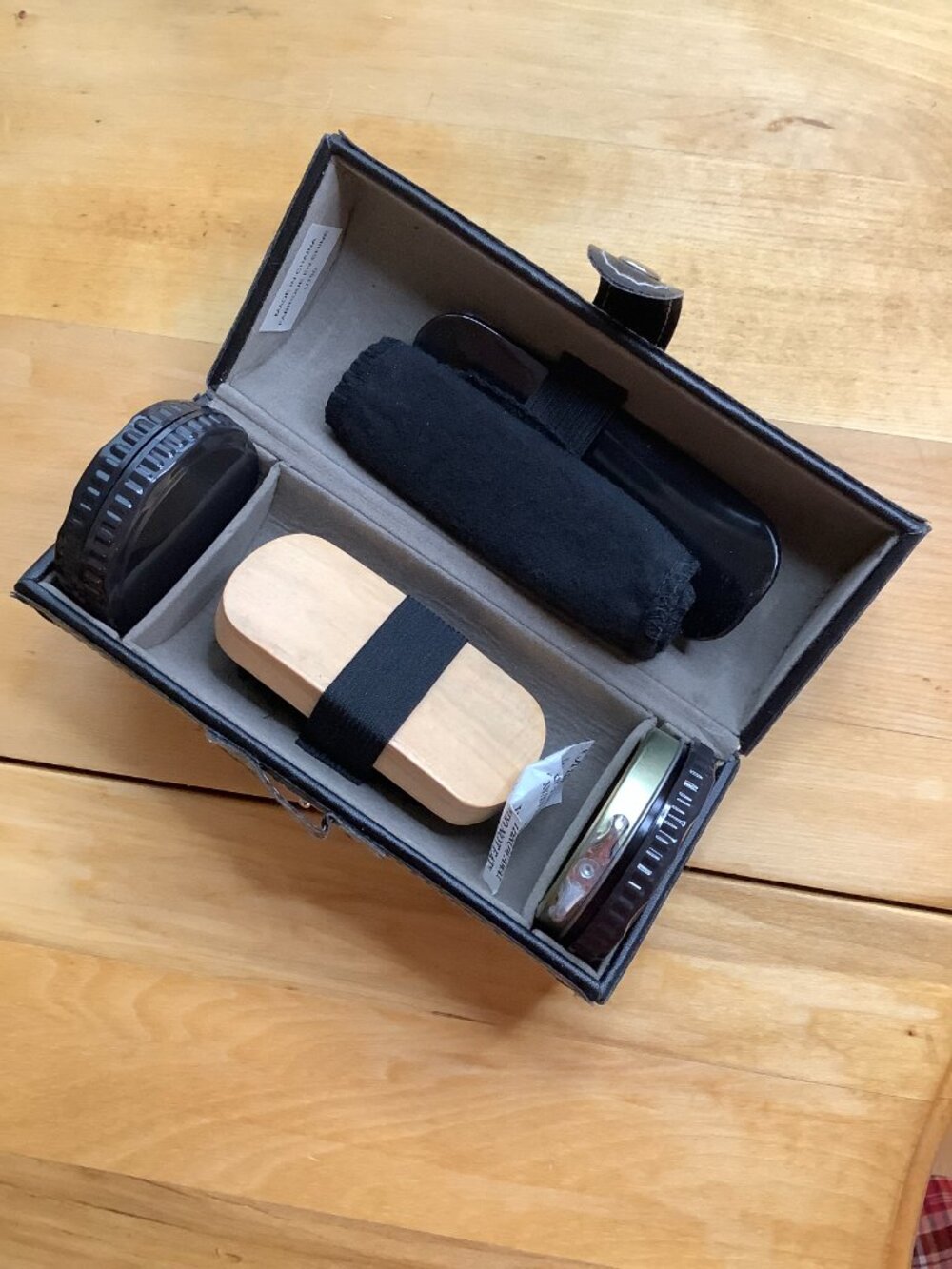BUFFALO DAVID BITTON 5-piece Leather Shoe Care Kit Travel Case Black NWT - Picture 4 of 7